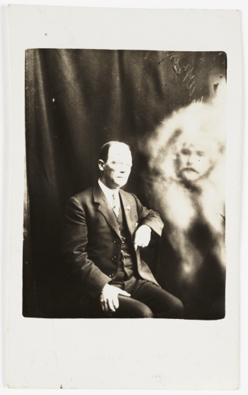 <b>Author:</b> William Hope<br>
<b>Source:</b> National Science and Media Museum<br>
<b>License:</b> <a href="https://creativecommons.org/publicdomain/zero/1.0/" target="_blank" rel="noopener">Public domain</a>
