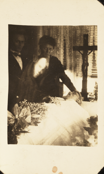 <b>Author:</b> William Hope<br>
<b>Source:</b> National Science and Media Museum<br>
<b>License:</b> <a href="https://creativecommons.org/publicdomain/zero/1.0/" target="_blank" rel="noopener">Public domain</a>