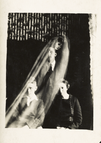 <b>Author:</b> William Hope<br>
<b>Source:</b> National Science and Media Museum<br>
<b>License:</b> <a href="https://creativecommons.org/publicdomain/zero/1.0/" target="_blank" rel="noopener">Public domain</a>