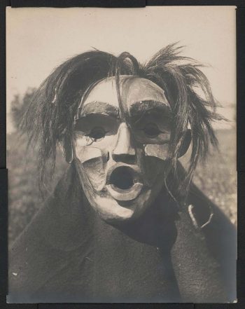 <b>Author:</b> Edward S. Curtis<br>
<b>Source:</b> Library of Congress Prints and Photographs Division Washington, D.C.<br>
<b>License:</b> <a href="https://www.copyright.gov/fair-use/" target="_blank" rel="noopener">Fair use</a>