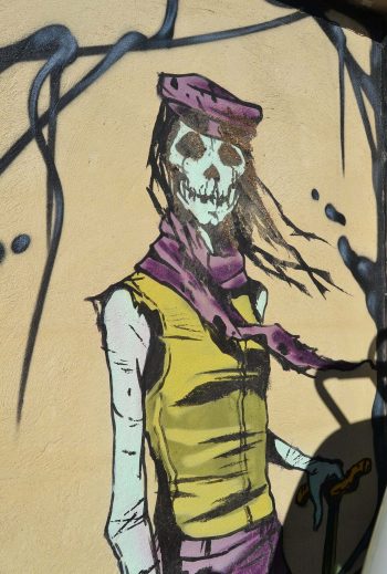 <b>Author:</b> Joanbanjo<br>
<b>License:</b> <a href="https://creativecommons.org/licenses/by-sa/3.0/" target="_blank" rel="noopener">CC BY-SA 3.0</a> Graffiti a la volta del Rossinyol Flickr Joanbanjo CC BY SA 3 0