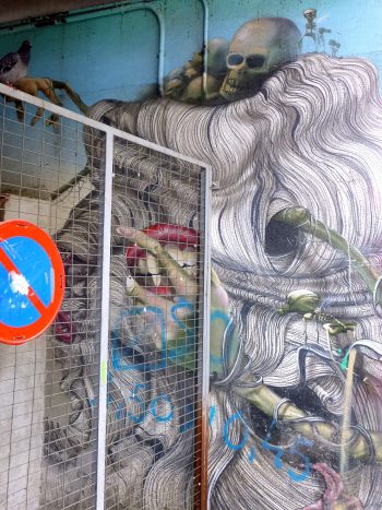<b>Author:</b> Zarateman<br>
<b>License:</b> <a href="https://creativecommons.org/licenses/by-sa/4.0/" target="_blank" rel="noopener">CC BY-SA 4.0</a> Graffiti in Girona Flickr Zarateman CC BY SA 4 0
