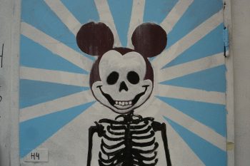 <b>Author:</b> Timo Arnall<br>
<b>License:</b> <a href="https://creativecommons.org/licenses/by-nc-sa/2.0/" target="_blank" rel="noopener">CC BY-NC-SA 2.0</a> Mickey Flickr Timo Arnall CC BY NC SA 2 0
