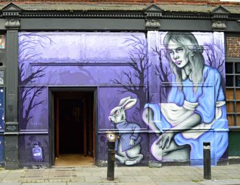 <b>Author:</b> Loco Steve<br>
<b>License:</b> <a href="https://creativecommons.org/licenses/by-sa/2.0/" target="_blank" rel="noopener">CC BY-SA 2.0</a> Alice in Wonderland Street Art London Flickr Loco Steve CC BY SA 2 0