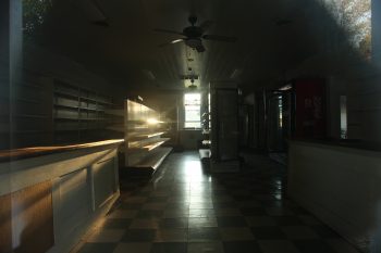 <b>Author:</b> American Backr<br>
<b>License:</b> <a href="https://creativecommons.org/licenses/by-nc/2.0/" target="_blank" rel="noopener">CC BY-NC 2.0</a> Empty store Flickr American Backr CC BY NC 2 0